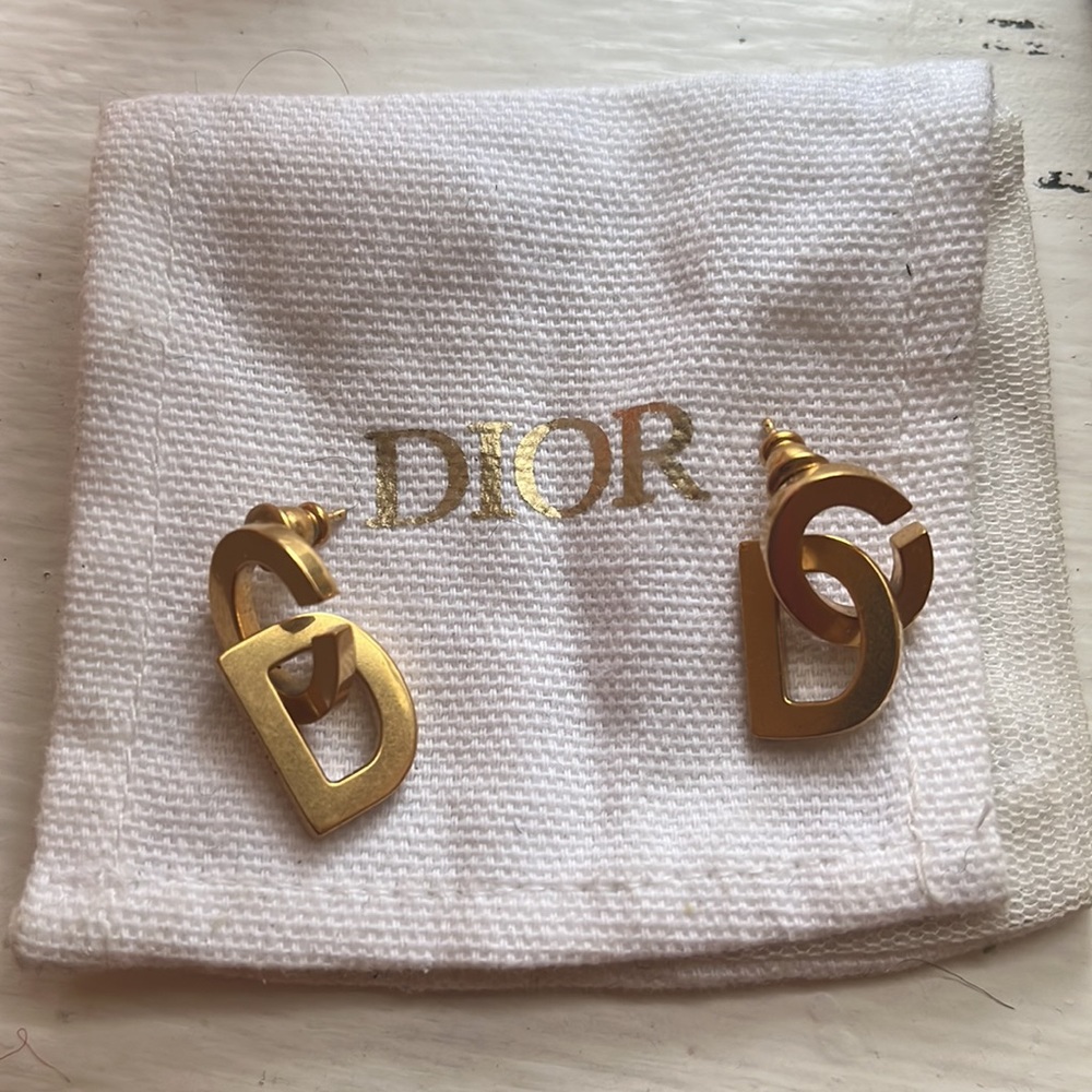 Adorable Dior earrings